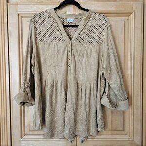 Avenue Sz 18 Camel/Tan Suede like Blouse

Smoke free pet free home